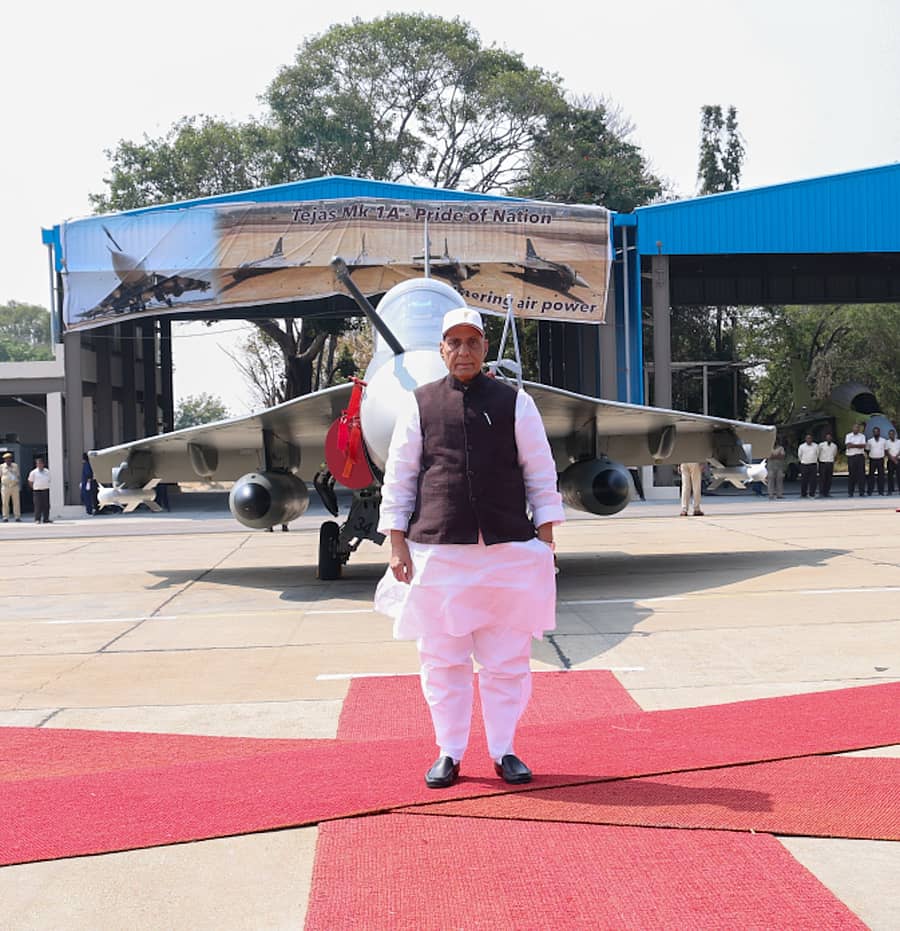 <div class="paragraphs"><p>ಏರೋ ಇಂಡಿಯಾ–2025: ಬೆಂಗಳೂರಿಗೆ ಬಂದಿಳಿದ ರಕ್ಷಣಾ ಸಚಿವ ರಾಜನಾಥ್ ಸಿಂಗ್</p></div>