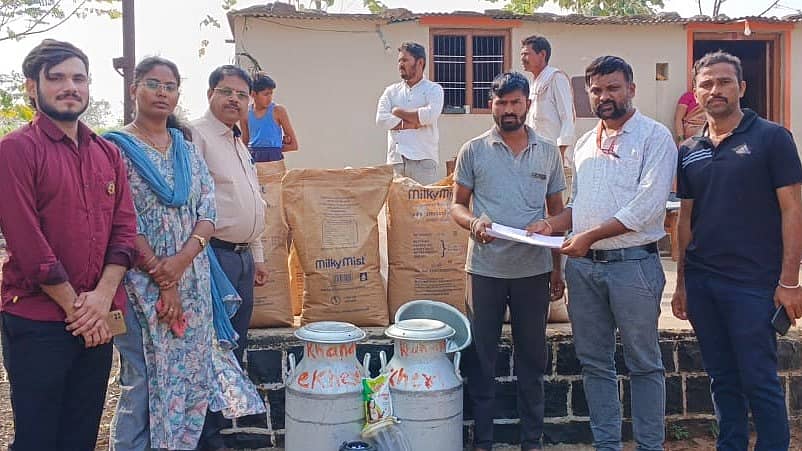 ಔರಾದ್ ತಾಲ್ಲೂಕಿನ ಖಂಡಿಕೇರಿ ಗ್ರಾಮದ ಹಾಲಿನ ಡೈರಿ ಮೇಲೆ ಕೆಎಂಎಫ್ ಅಧಿಕಾರಿಗಳು ದಾಳಿ ಮಾಡಿ ಕಲಬೆರಕೆ ಹಾಲಿನ ಪುಡಿ ಜಪ್ತಿ ಮಾಡಿಕೊಂಡಿದ್ದಾರೆ