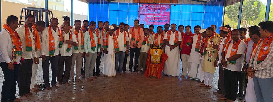 ಗಜೇಂದ್ರಗಡದ ಬಿಜೆಪಿ ಕಾರ್ಯಾಲಯದಲ್ಲಿ ಸಂತ ಸೇವಾಲಾಲ್ ಮಹಾರಾಜರ ಜಯಂತಿ ಆಚರಿಸಲಾಯಿತು