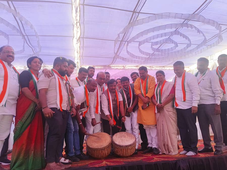 ನಗಾರಿ ಬಾರಿಸುವ ಮೂಲಕ ಜನಮಾನಸ ಸಮಾವೇಶಕ್ಕೆ ಚಾಲನೆ ನೀಡಲಾಯಿತು