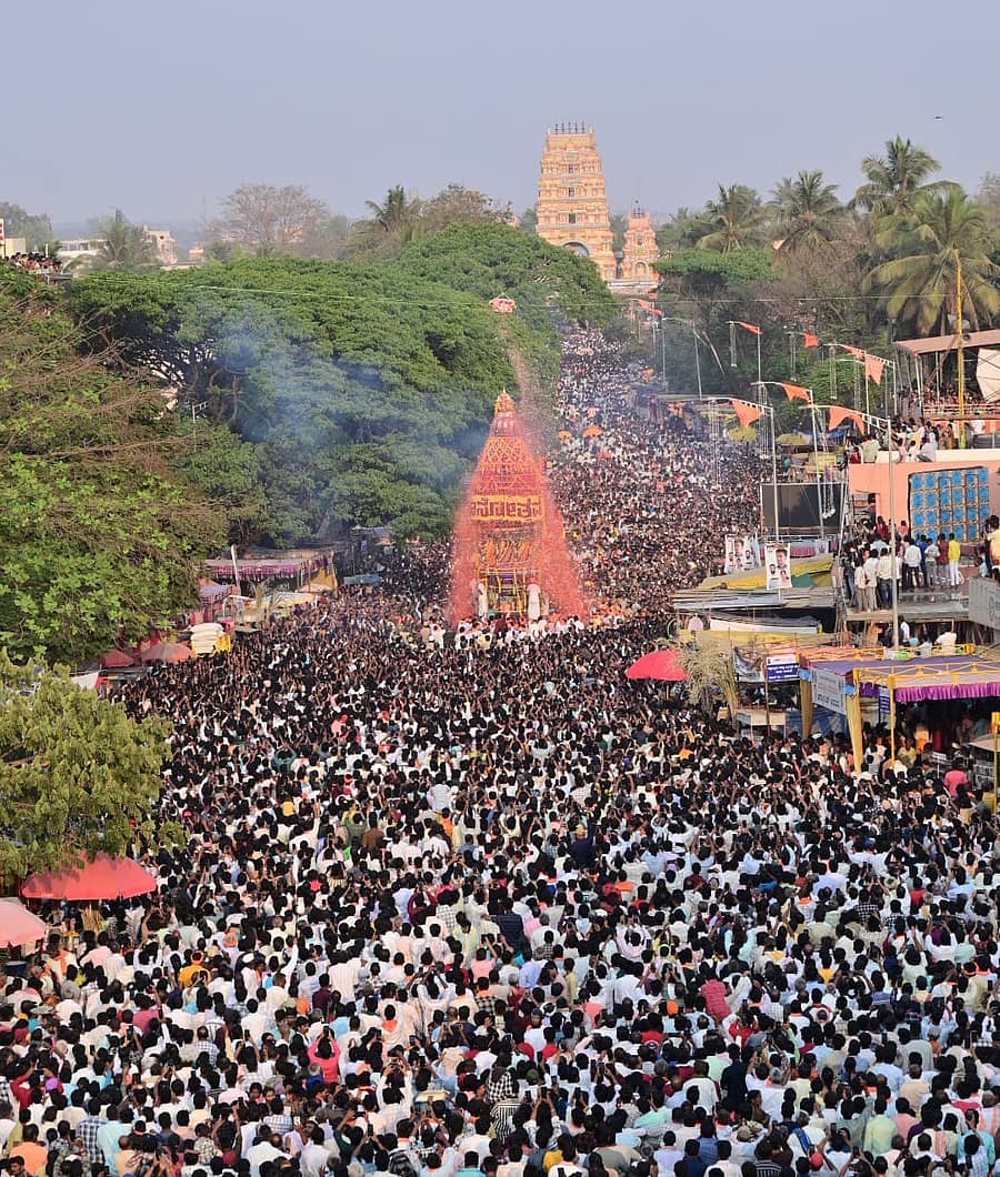 <div class="paragraphs"><p>ಸಿದ್ಧಾರೂಢರ ವೈಭವದ ರಥೋತ್ಸವ</p></div>