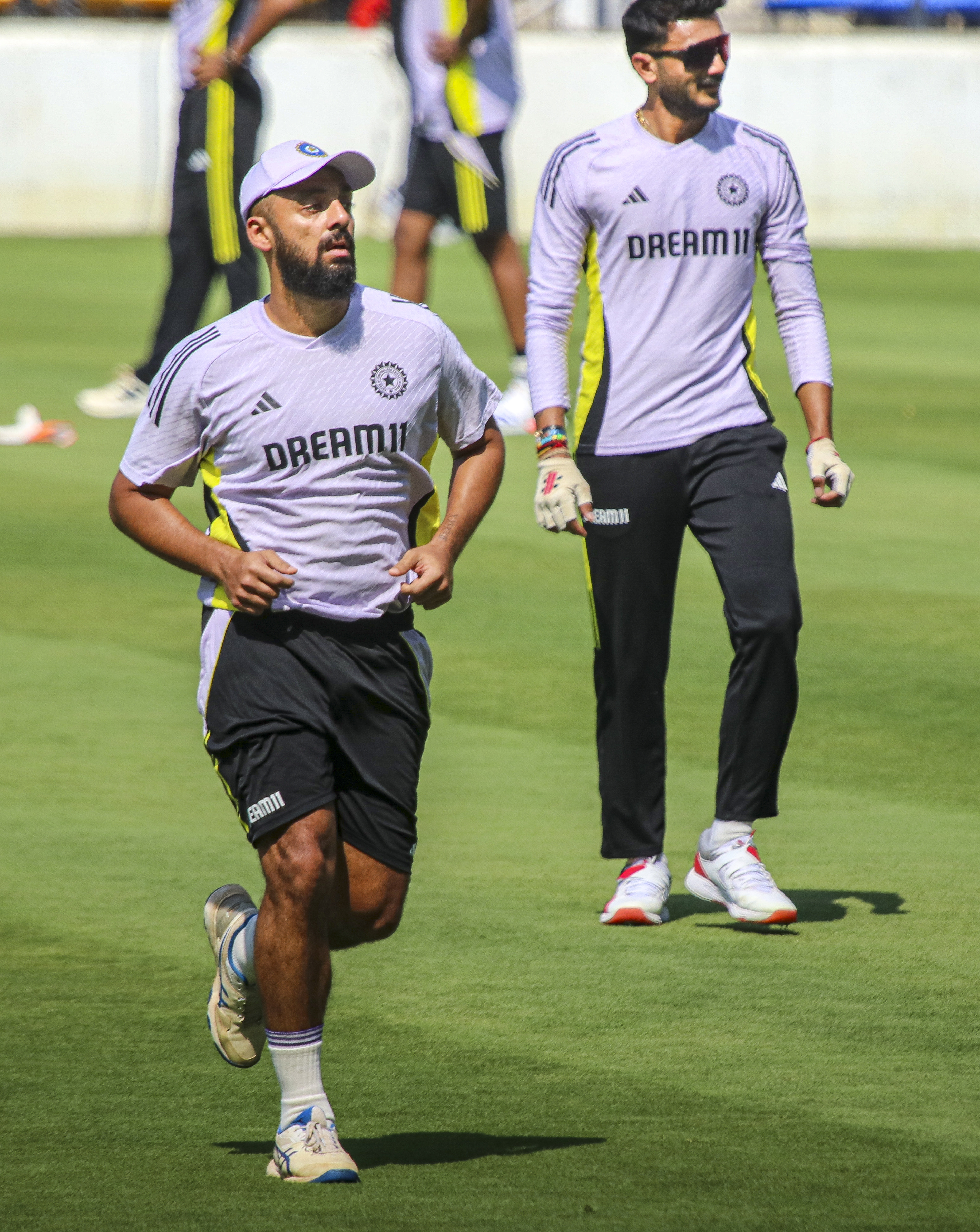 <div class="paragraphs"><p>ಭಾರತ ತಂಡದ ಸ್ಪಿನ್ನರ್ಗಳಾದ ವರುಣ್ ಚಕ್ರವರ್ತಿ ಮತ್ತು ಅಕ್ಷರ್ ಪಟೇಲ್ </p></div>