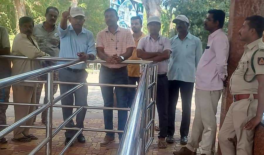 ಶ್ರೀರಂಗಪಟ್ಟಣ ತಾಲ್ಲೂಕಿನ ರಂಗನತಿಟ್ಟು ಪಕ್ಷಿಧಾಮಕ್ಕೆ ಪಶು ವೈದ್ಯಕೀಯ ಇಲಾಖೆಯ ಕ್ಷಿಪ್ರ ಕಾರ್ಯಪಡೆ ತಂಡ ಮಂಗಳವಾರ ಭೇಟಿ ನೀಡಿ ಪರಿಶೀಲಿಸಿತು