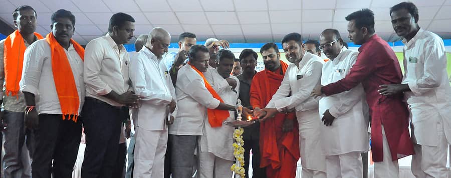 ಕೊಪ್ಪಳದಲ್ಲಿ ಬುಧವಾರ ನಡೆದ ಮಡಿವಾಳ ಮಾಚಿದೇವರ ಜಯಂತಿ ಕಾರ್ಯಕ್ರಮವನ್ನು ನಗರಸಭೆ ಅಧ್ಯಕ್ಷ ಅಮ್ಜದ್ ಪಟೇಲ್‌ ಉದ್ಘಾಟಿಸಿದರು