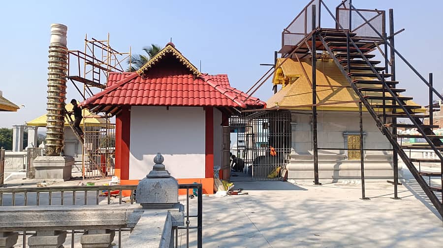ಹೊಳೆನರಸೀಪುರದ ಹೇಮಾವತಿ ನದಿ ತೀರದಲ್ಲಿ ನಿರ್ಮಿಸಿರುವ ನೂತನ ದೇವಾಲಯದ ಕುಂಭಾಭಿಷೇಕಕ್ಕೆ ಸಿದ್ದತೆಗಳು ನಡೆಯುತ್ತಿವೆ.