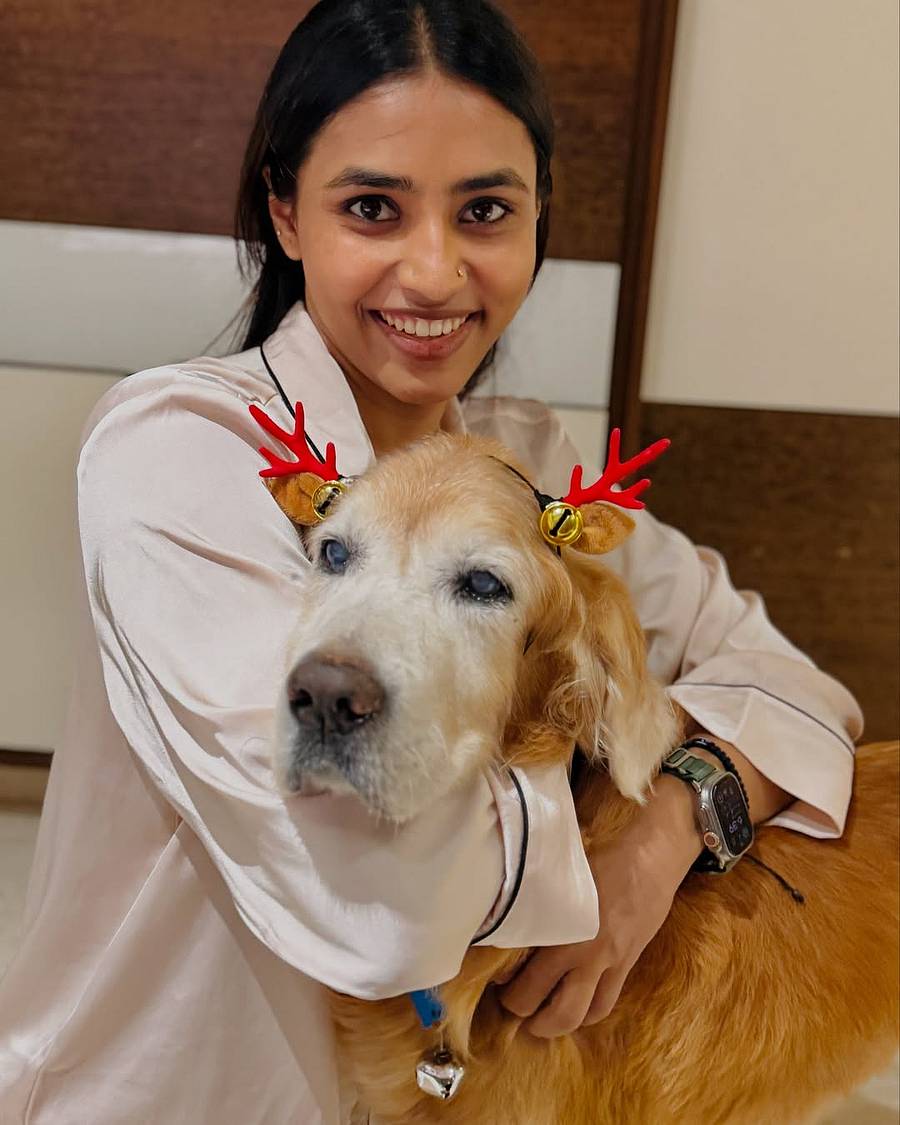 <div class="paragraphs"><p>ನಟಿ ಸಪ್ತಮಿ ಗೌಡ ಮನೆಯ 'ಸಿಂಬಾ' ಹೆಸರಿನ ಶ್ವಾನ ನಿಧನವಾಗಿದೆ. ಈ ಕುರಿತು ಸಪ್ತಮಿ ತಮ್ಮ ಇನ್ಸ್ಟಾಗ್ರಾಮ್ ಖಾತೆಯಲ್ಲಿ ಭಾವುಕ ಪೋಸ್ಟ್ ಹಂಚಿಕೊಂಡಿದ್ದಾರೆ.</p><p></p></div>