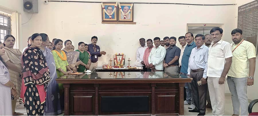ದೇವನಹಳ್ಳಿ ತಾಲೂಕು ಆಡಳಿತ ಸೌಧದಲ್ಲಿ ಜಗದ್ಗುರು ರೇಣುಕಾಚಾರ್ಯರ ಜಯಂತಿ ನಡೆಯಿತು
