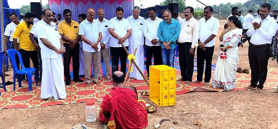 ಬೈಂದೂರು ತಾಲ್ಲೂಕು ರೈತ ಸಂಘದ ಆಶ್ರಯದಲ್ಲಿ ನಡೆಯುವ ಜೋಡುಕೆರೆ ಕಂಬಳ ಸಹಿತ ರೈತೋತ್ಸವ ಕಾರ್ಯಕ್ರಮಕ್ಕೆ ಭೂಮಿ ಪೂಜೆ ನಡೆಯಿತು