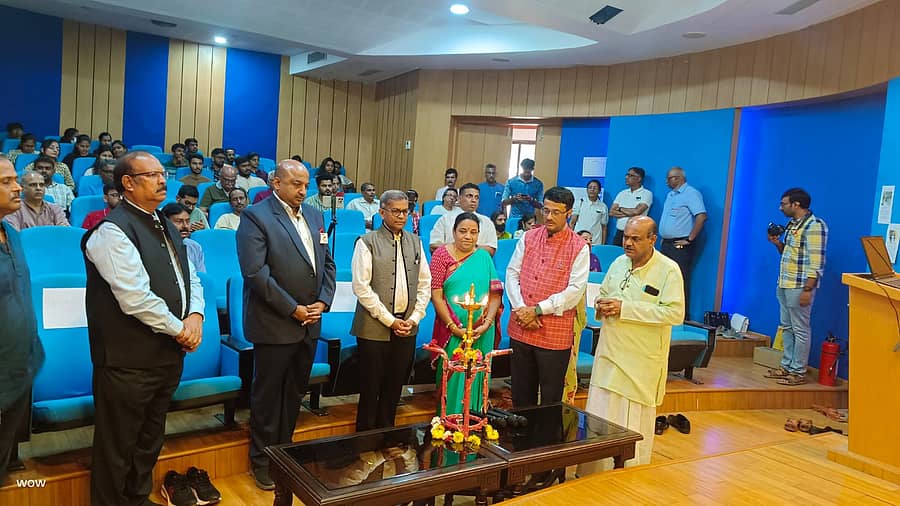 ಜಯನಗರದ ಸರ್ ಎಂ ವಿಶ್ವೇಶ್ವರಯ್ಯ ಮಳೆನೀರು ಸಂಗ್ರಹ ಥೀಮ್ ಪಾರ್ಕ್‌ನಲ್ಲಿ ನಡೆದ ‘ನಮ್ಮ ಪ್ಲಂಬರ್ ನಮ್ಮ ಹೀರೋ’ ಸಂವಾದ ಕಾರ್ಯಕ್ರಮದಲ್ಲಿ 150ಕ್ಕೂ ಅಧಿಕ ಪರಿಸರಾಸಕ್ತರು ಭಾಗವಹಿಸಿದ್ದರು.