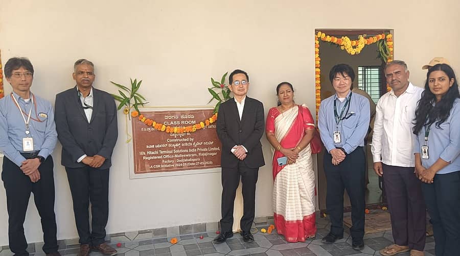 ದೊಡ್ಡಬಳ್ಳಾಪುರದ ಅರಳುಮಲ್ಲಿಗೆ ಬಾಗಿಲು ಸರ್ಕಾರಿ ಹಿರಿಯ ಪ್ರಾಥಮಿಕ ಪಾಠ ಶಾಲೆಯಲ್ಲಿ ನೂನತ ಶಾಲಾ ಕೊಠಡಿಗಳನ್ನು ಗುರುವಾರ ಉದ್ಘಾಟಿಸಲಾಯಿತು