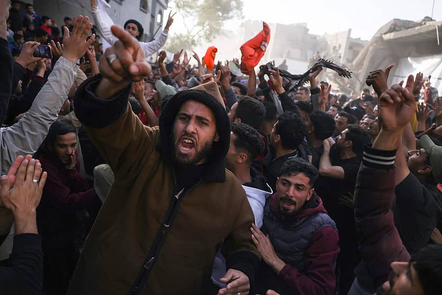 <div class="paragraphs"><p>ಇಸ್ರೇಲ್‌ ವಿರುದ್ಧದ ಯುದ್ಧ ಕೊನೆಗಾಣಿಸುವಂತೆ ಒತ್ತಾಯಿಸಿ ಪ್ಯಾಲೆಸ್ಟೀನಿಯನ್ನರು ಹಮಾಸ್‌ ಬಂಡುಕೋರರ ವಿರುದ್ಧ ಪ್ರತಿಭಟನೆ ನಡೆಸಿದರು&nbsp;</p></div>