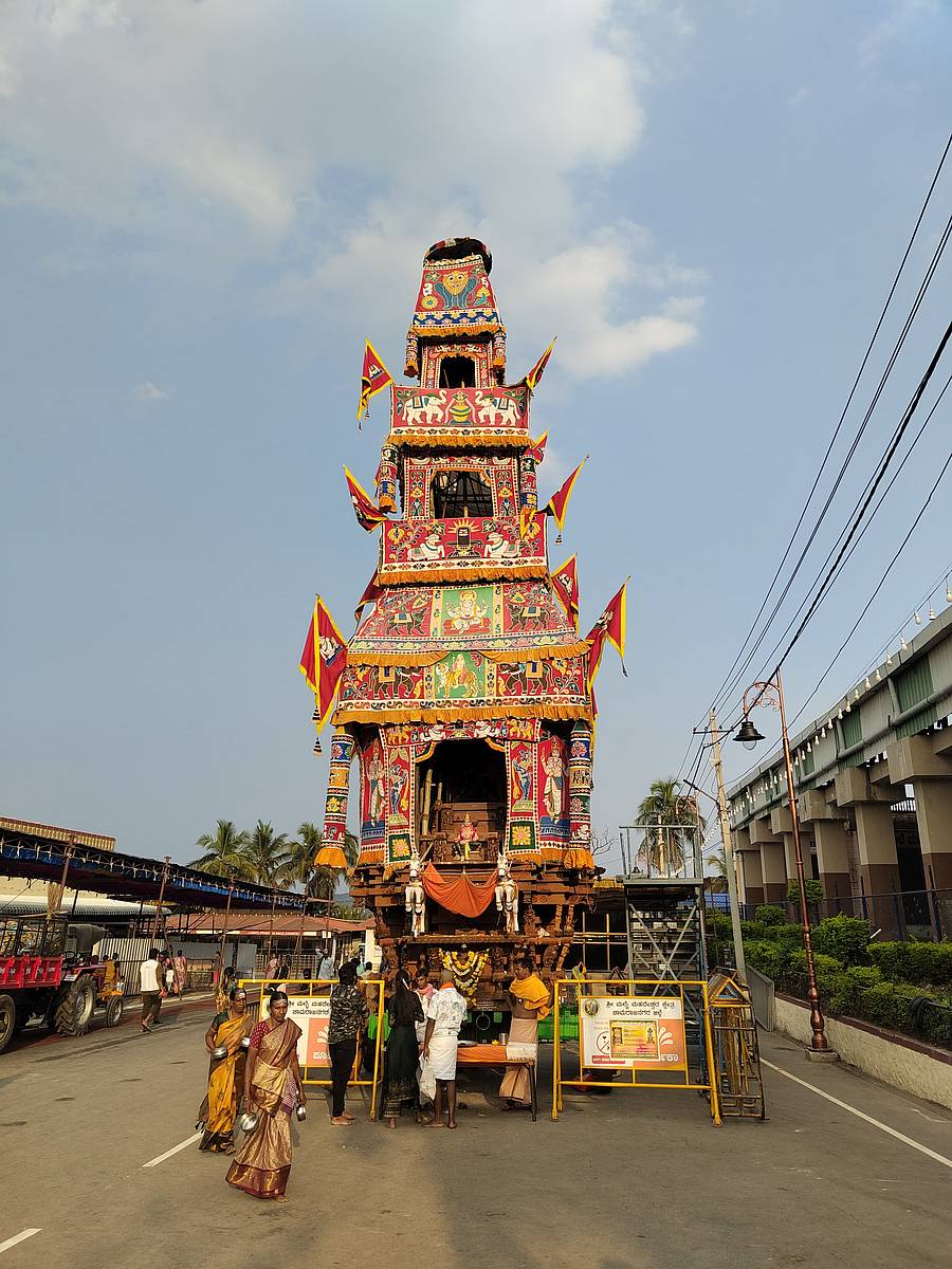 ಯುಗಾದಿ ಜಾತ್ರೆಗೆ ಸಿದ್ಧಗೊಂಡಿರುವ ರಥ