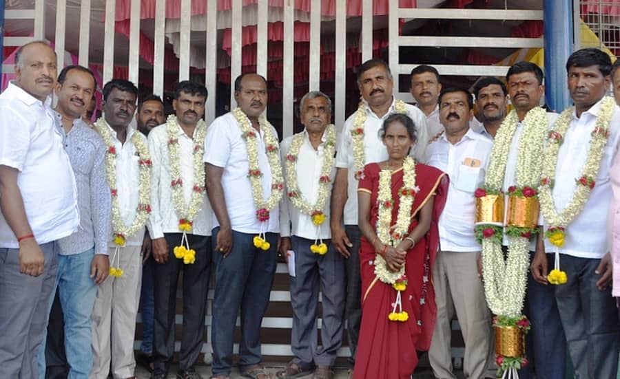 <div class="paragraphs"><p>ಪಾಂಡವಪುರ ಪೀಕಾರ್ಡ್‌ ಬ್ಯಾಂಕ್‌ ಚುನಾವಣೆಯಲ್ಲಿ ಗೆಲುವು ಸಾಧಿಸಿದ ಜೆಡಿಎಸ್ ಅಭ್ಯರ್ಥಿಗಳನ್ನು ಅಭಿನಂದಿಸಲಾಯಿತು</p></div>