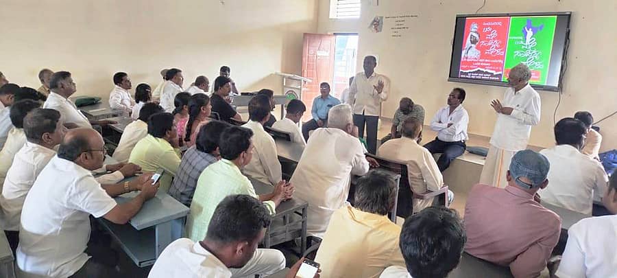 ಸಿಂಧನೂರಿನಲ್ಲಿ ಮೇ.17 ಮತ್ತು 18 ರಂದು ನಡೆಯುವ ಮೇ ಸಾಹಿತ್ಯ ಮೇಳದ ಅಂಗವಾಗಿ ನಗರದ ನೊಬೆಲ್ ಪದವಿ ಕಾಲೇಜಿನಲ್ಲಿ ಭಾನುವಾರ 5ನೇ ಪೂರ್ವಭಾವಿ ಸಭೆ ನಡೆಯಿತು