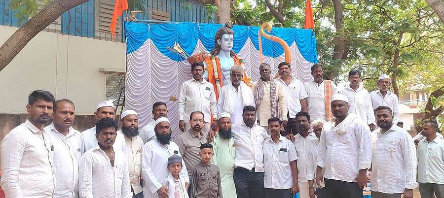 ಸವದತ್ತಿ ಮಾರುತಿ ದೇವಸ್ಥಾನದಲ್ಲಿ ಭಾನುವಾರ ಹಿಂದೂ-ಮುಸ್ಲಿಮರಿಂದ ರಾಮನವಮಿ ಆಚರಿಸಲಾಯಿತು 