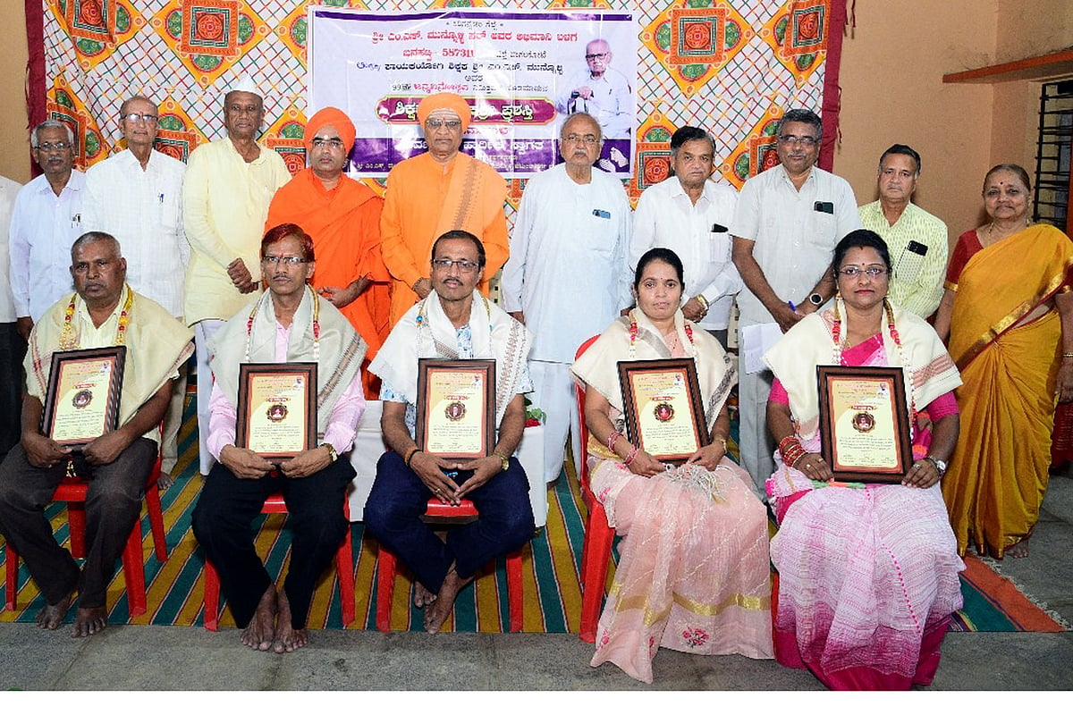 ರಬಕವಿ ಬನಹಟ್ಟಿ | ಶಿಕ್ಷಕ ವೃತ್ತಿ ಸೇವೆಯಾಗಲಿ: ಗುರುಸಿದ್ಧೇಶ್ವರ ಶ್ರೀ