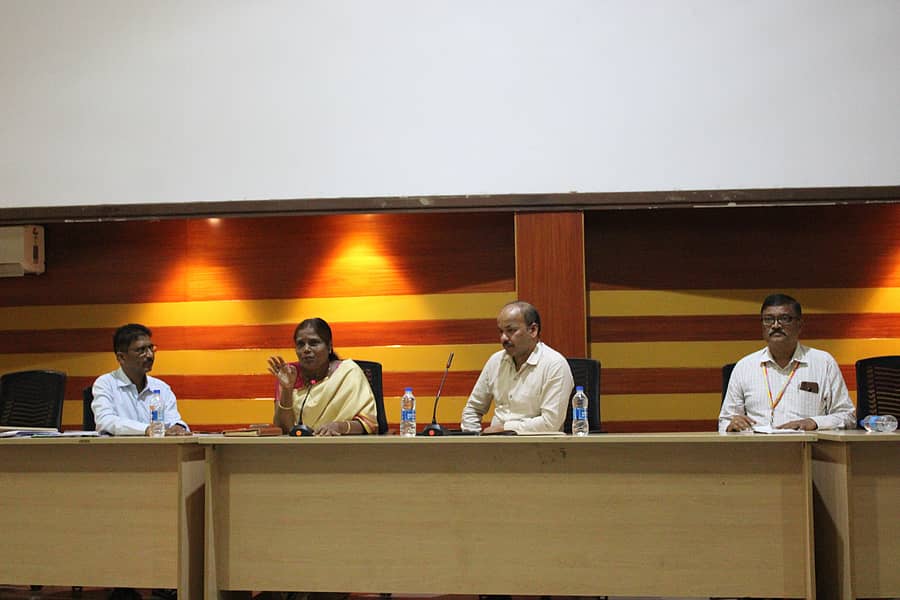 ಬಾಗಲಕೋಟೆ ಜಿಲ್ಲಾಧಿಕಾರಿ ಕಚೇರಿ ಸಭಾಂಗಣದಲ್ಲಿ ಶುಕ್ರವಾರ ಜರುಗಿದ ಯುಜಿಸಿಇಟಿ ಸಾಮಾನ್ಯ ಪ್ರವೇಶ ಪರೀಕ್ಷೆ ಪೂರ್ವಭಾವಿ ಸಭೆಯಲ್ಲಿ ಜಿಲ್ಲಾಧಿಕಾರಿ ಜಾನಕಿ ಕೆ.ಎಂ ಮಾತನಾಡಿದರು