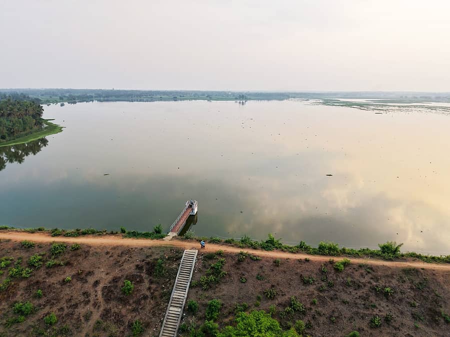 ಭಾರತೀನಗರ ಸಮೀಪದ ಮುಟ್ಟನಹಳ್ಳಿ ಬಳಿಯಿರುವ ಸೂಳೆಕೆರೆಯ ವಿಹಂಗಮ ದೃಶ್ಯ