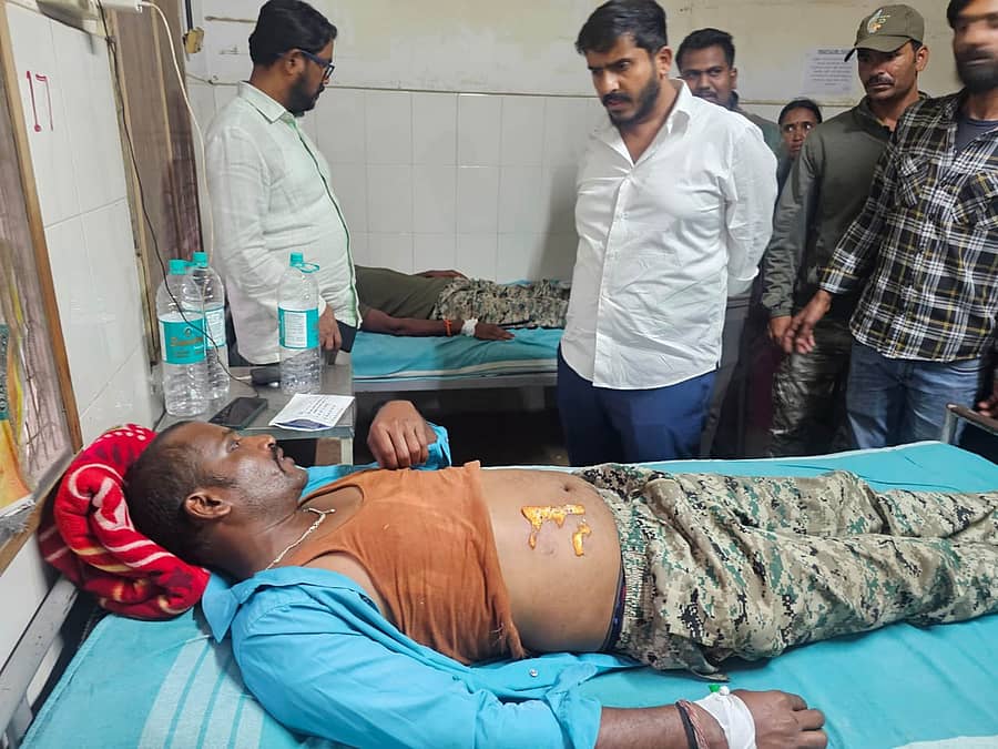 ಕರಡಿ ದಾಳಿಯಿಂದ ಗಾಯಗೊಂಡಿದ್ದ ಸಿಬ್ಬಂದಿ ಆರೋಗ್ಯ ವಿಚಾರಿಸಿದ ಶಾಸಕ ಜಿ.ಡಿ.ಹರೀಶ್ 