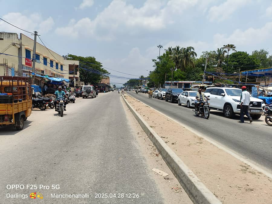 ಬಂದ್ ಅಂಗವಾಗಿ ಮಂಚೇನಹಳ್ಳಿಯಲ್ಲಿ ವಹಿವಾಟುಗಳು ನಡೆದೇ ಇರುವುದು