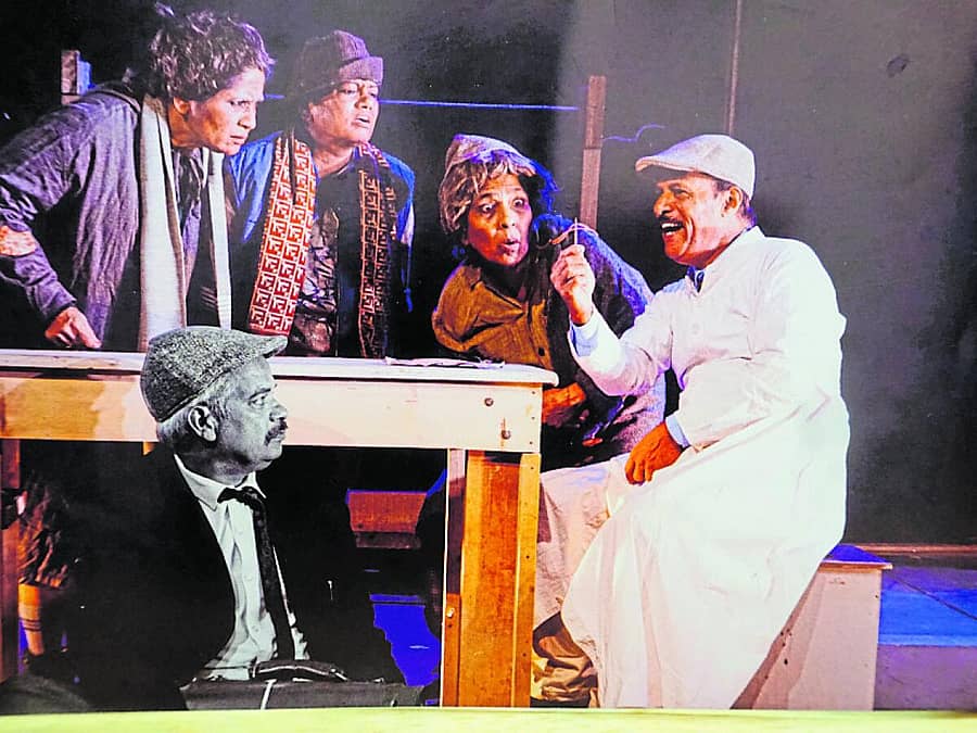 <div class="paragraphs"><p>ಮಿಸ್ಟರ್ ಬೋಗೀಸ್ ನಾಟಕದ ದೃಶ್ಯ</p></div>