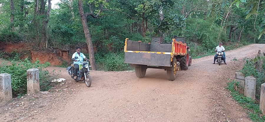 ಶಿವಮೊಗ್ಗ ತಾಲ್ಲೂಕಿನ ತುಪ್ಪೂರು ಗ್ರಾಮ ಪಂಚಾಯಿತಿ ವ್ಯಾಪ್ತಿಯ ಸಾಗರ ರಸ್ತೆಗೆ ಹೊಂದಿಕೊಂಡಿರುವ ಸನ್ನಿವಾಸ ಹಾಗೂ ಹೊರಬೈಲು ಸಂಪರ್ಕ ರಸ್ತೆ