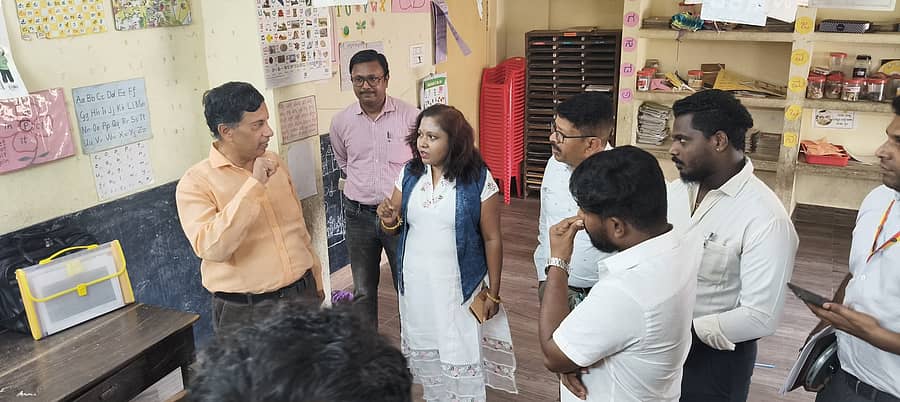 ಕಾಪು ಪಡು ಗ್ರಾಮದ ಸರ್ಕಾರಿ ಹಿರಿಯ ಪ್ರಾಥಮಿಕ ಶಾಲೆಯಲ್ಲಿರುವ ವಿವಿಧೋದ್ದೇಶ ಸೈಕ್ಲೋನ್ ಶೆಲ್ಟರ್ ಕೇಂದ್ರಕ್ಕೆ ನೀತಿ ಆಯೋಗದ ಮೌಲ್ಯ ಮಾಪಕರಾದ ಅನಂತ ಪಂತ್ ತಂಡ ಭೇಟಿ ನೀಡಿ ಪರಿಶೀಲಿಸಿದರು