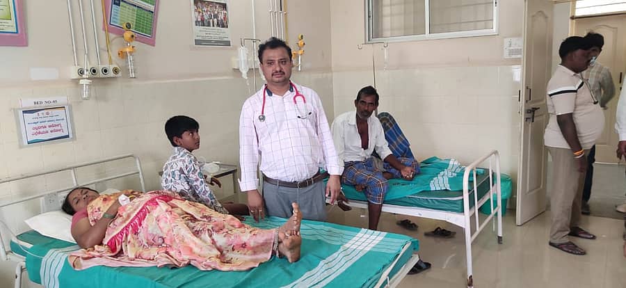 ಹೊಸದುರ್ಗದ ಶ್ರೀರಾಂಪುರ ಸಮುದಾಯ ಆರೋಗ್ಯ ಕೇಂದ್ರದಕ್ಕೆ ದಾಖಲಾಗಿದ್ದವರಿಗೆ ಚಿಕಿತ್ಸೆ ನೀಡಲಾಯಿತು