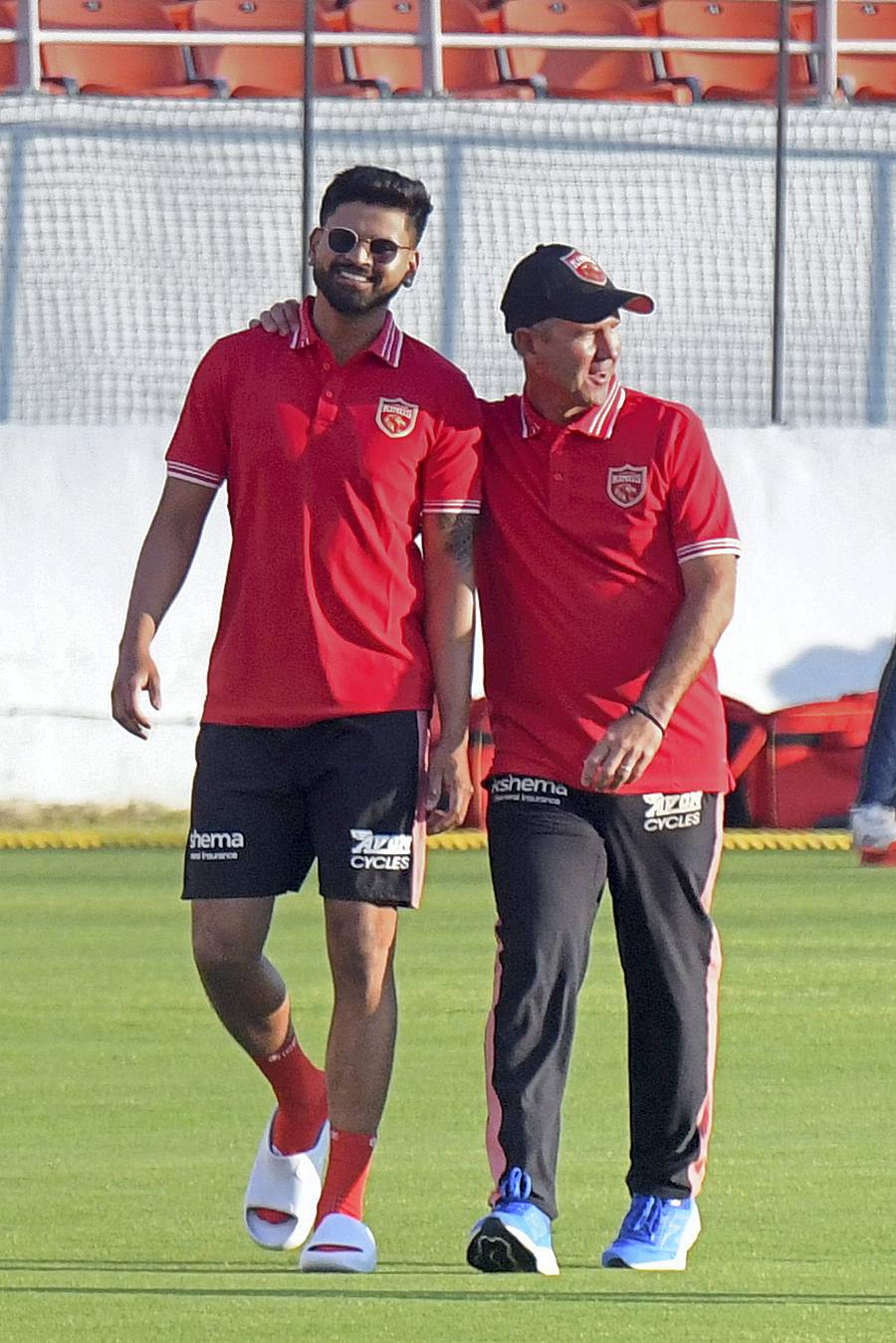 ಪಂಜಾಬ್ ಕಿಂಗ್ಸ್ ತಂಡದ ನಾಯಕ ಶ್ರೇಯಸ್ ಅಯ್ಯರ್ ಮತ್ತು ಮುಖ್ಯ ಕೋಚ್ ರಿಕಿ ಪಾಂಟಿಂಗ್ –ಪಿಟಿಐ ಚಿತ್ರ