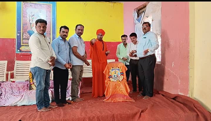 ನರಗುಂದ ತಾಲ್ಲೂಕಿನ ಭೈರನಹಟ್ಟಿ ದೊರೆಸ್ವಾಮಿ ವಿರಕ್ತಮಠದಲ್ಲಿ ಶಾಂತಲಿಂಗ ಶ್ರೀಗಳ ನೇತೃತ್ವದಲ್ಲಿ ಬುದ್ಧ ಪೂರ್ಣಿಮೆ ಆಚರಿಸಲಾಯಿತು