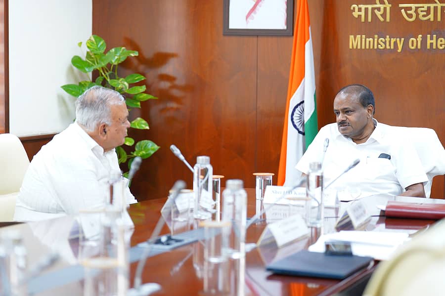 ರಾಮಲಿಂಗಾ ರೆಡ್ಡಿ ಹಾಗೂ ಎಚ್‌.ಡಿ. ಕುಮಾರಸ್ವಾಮಿ ಚರ್ಚಿಸಿದರು 