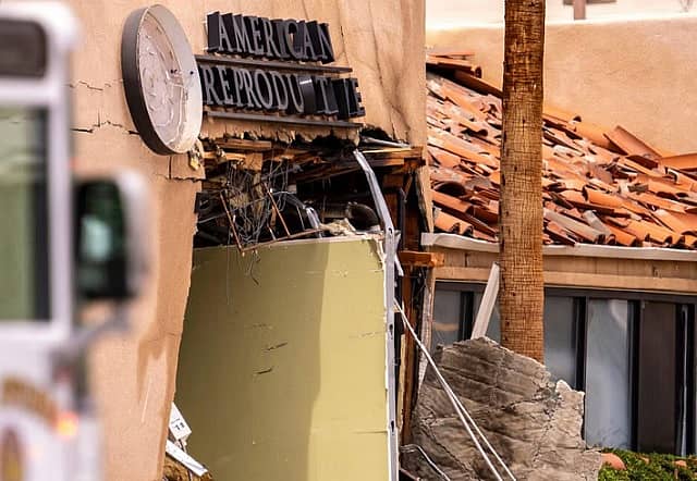 <div class="paragraphs"><p>ಕ್ಯಾಲಿಫೋರ್ನಿಯಾದಲ್ಲಿ ಬಾಂಬ್ ದಾಳಿಯಿಂದಾಗಿ ಕಟ್ಟಡಗಳಿಗೆ ಹಾನಿಯಾಗಿದೆ</p></div>