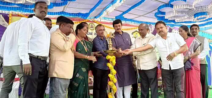 ಚನ್ನಪಟ್ಟಣದ ಸರ್ಕಾರಿ ಪ್ರಥಮ ದರ್ಜೆ ಕಾಲೇಜಿನಲ್ಲಿ ನಡೆದ ಸಾಂಸ್ಕೃತಿಕ, ರಾಷ್ಟ್ರೀಯ ಸೇವಾ ಯೋಜನೆ, ಕ್ರೀಡೆ, ಎನ್ಸಿಸಿ, ರೋವರ್ಸ್ ಮತ್ತು ರೇಂಜರ್ಸ್, ರೆಡ್ ಕ್ರಾಸ್, ಇತರ ಸಮಿತಿ ಚಟುವಟಿಕೆಗಳ ಸಮಾರೋಪವನ್ನು ಶಾಸಕ ಸಿ.ಪಿ.ಯೋಗೇಶ್ವರ್ ಉದ್ಘಾಟಿಸಿದರು