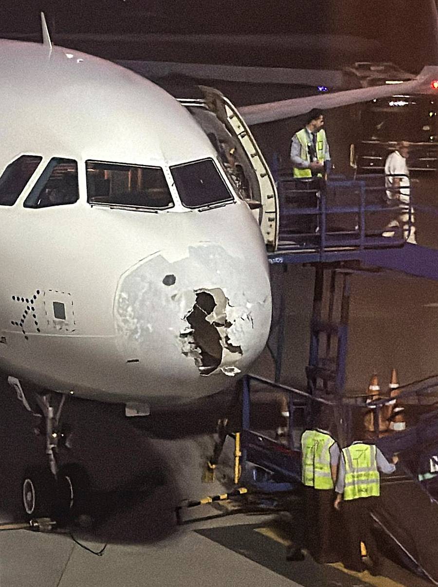 ಇಂಡಿಗೊ ವಿಮಾನದ ಮೂಗಿಗೆ ಹಾನಿಯಾಗಿರುವ ಚಿತ್ರ ಸಾಮಾಜಿಕ ಮಾಧ್ಯಮಗಳಲ್ಲಿ ಹರಿದಾಡಿದೆ –ಪಿಟಿಐ ಚಿತ್ರ