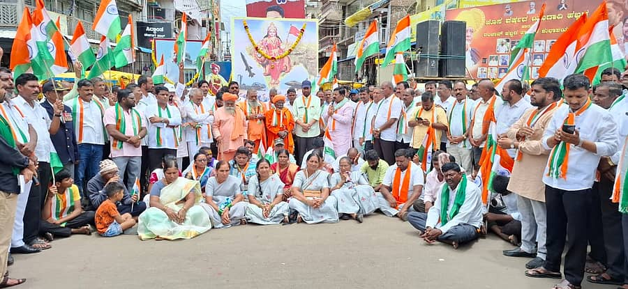 ರಾಯಬಾಗ ಪಟ್ಟಣದಲ್ಲಿ ಶನಿವಾರ ತಿರಂಗಾ ಯಾತ್ರೆಗೆ ಚಾಲನೆ ನೀಡಲಾಯಿತು