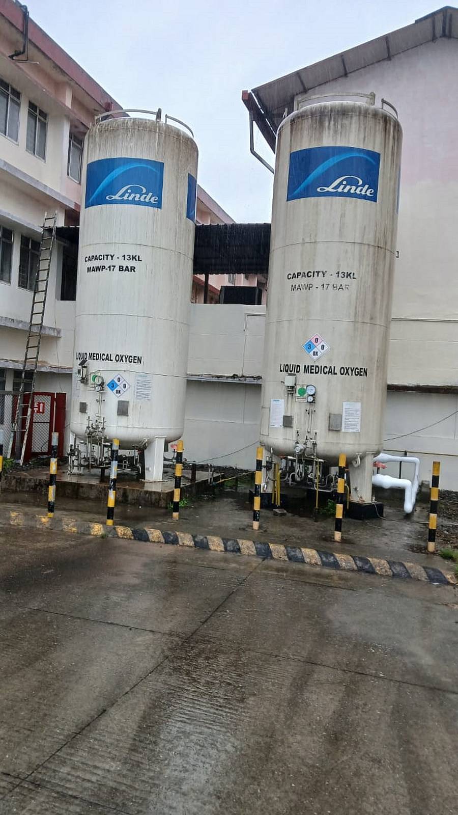 ಮಡಿಕೇರಿಯಲ್ಲಿರುವ ಕೊಡಗು ವೈದ್ಯಕೀಯ ವಿಜ್ಞಾನಗಳ ಸಂಸ್ಥೆಗೆ ಸೇರಿದ ಬೋಧನಾ ಕಾಲೇಜಿನ ಆಸ್ಪತ್ರೆ (ಜಿಲ್ಲಾಸ್ಪತ್ರೆ)ಯಲ್ಲಿರುವ ಲಿಕ್ವಿಡ್ ಆಕ್ಸಿಜನ್ ಘಟಕ