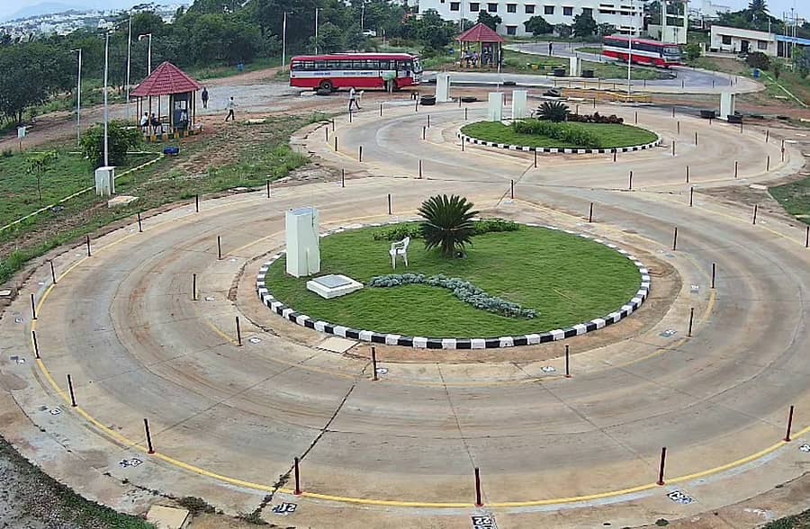 ಕೆಎಸ್‌ಆರ್‌ಟಿಸಿ ಚಾಲನಾ ತರಬೇತಿ ಕೇಂದ್ರದಲ್ಲಿರುವ ಚಾಲನಾ ಪರೀಕ್ಷಾ ಮಾರ್ಗ