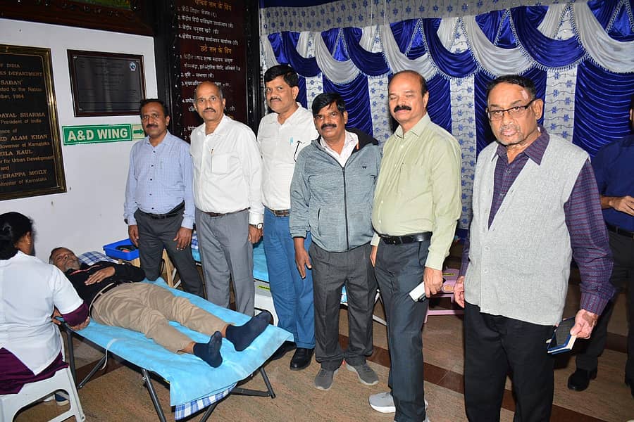 ಬೆಂಗಳೂರಿನ ಕೋರಮಂಗಲದ ಕೇಂದ್ರಿಯ ಭವನದಲ್ಲಿ ಗುರುವಾರ ಸೆಂಟ್ರಲ್ ಜಿಎಸ್‌ಟಿ ಮತ್ತು ಕಸ್ಟಮ್ಸ್‌ನ ಕ್ರೀಡಾ ಹಾಗೂ ಸಾಂಸ್ಕೃತಿಕ ಸಂಘದ ಆಶ್ರಯದಲ್ಲಿ ರಕ್ತದಾನ ಶಿಬಿರ ನಡೆಯಿತು. ಸಂಘದ ಪದಾಧಿಕಾರಿಗಳು ಹಾಜರಿದ್ದರು  