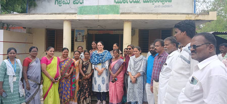 ರಾಯಚೂರು ತಾಲ್ಲೂಕಿನ ಮನ್ಸಲಾಪುರ ಗ್ರಾಮಕ್ಕೆ ಕೇಂದ್ರ ವಾಣಿಜ್ಯ ಇಲಾಖೆಯ ಜಂಟಿ ಕಾರ್ಯದರ್ಶಿ ಐಶ್ವರ್ಯ ಸಿಂಗ್ ಭೇಟಿ ನೀಡಿ ಪರಿಶೀಲಿಸಿದರು