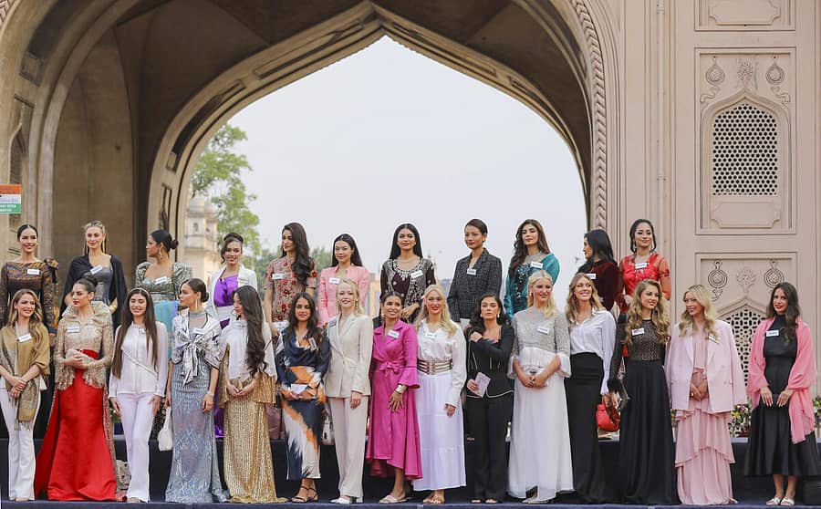 <div class="paragraphs"><p>ವಿಶ್ವ ಸುಂದರಿ ಸ್ಪರ್ಧೆಗೆ ಆಗಮಿಸಿದ ಸುಂದರಿಯರು</p></div>