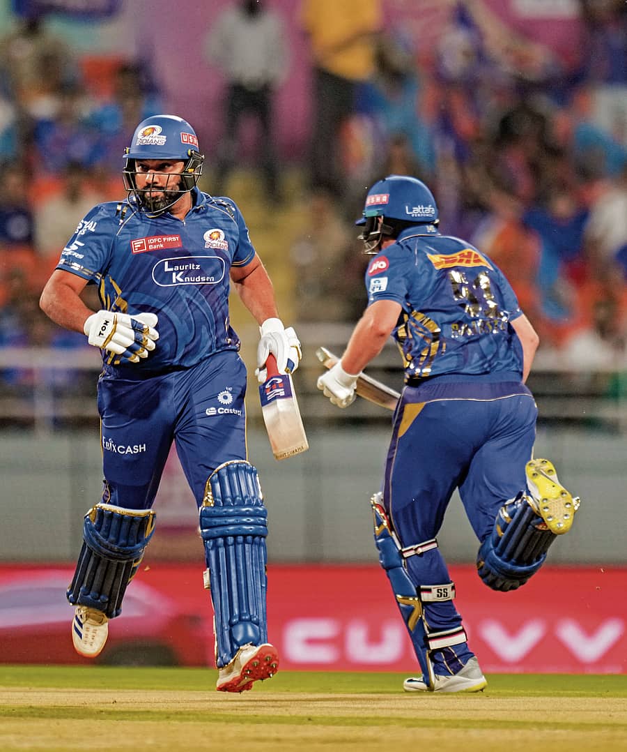 ಮುಂಬೈ ಇಂಡಿಯನ್ಸ್ ತಂಡದ ರೋಹಿತ್ ಶರ್ಮಾ ಮತ್ತು ಜಾನಿ ಬೆಸ್ಟೊ