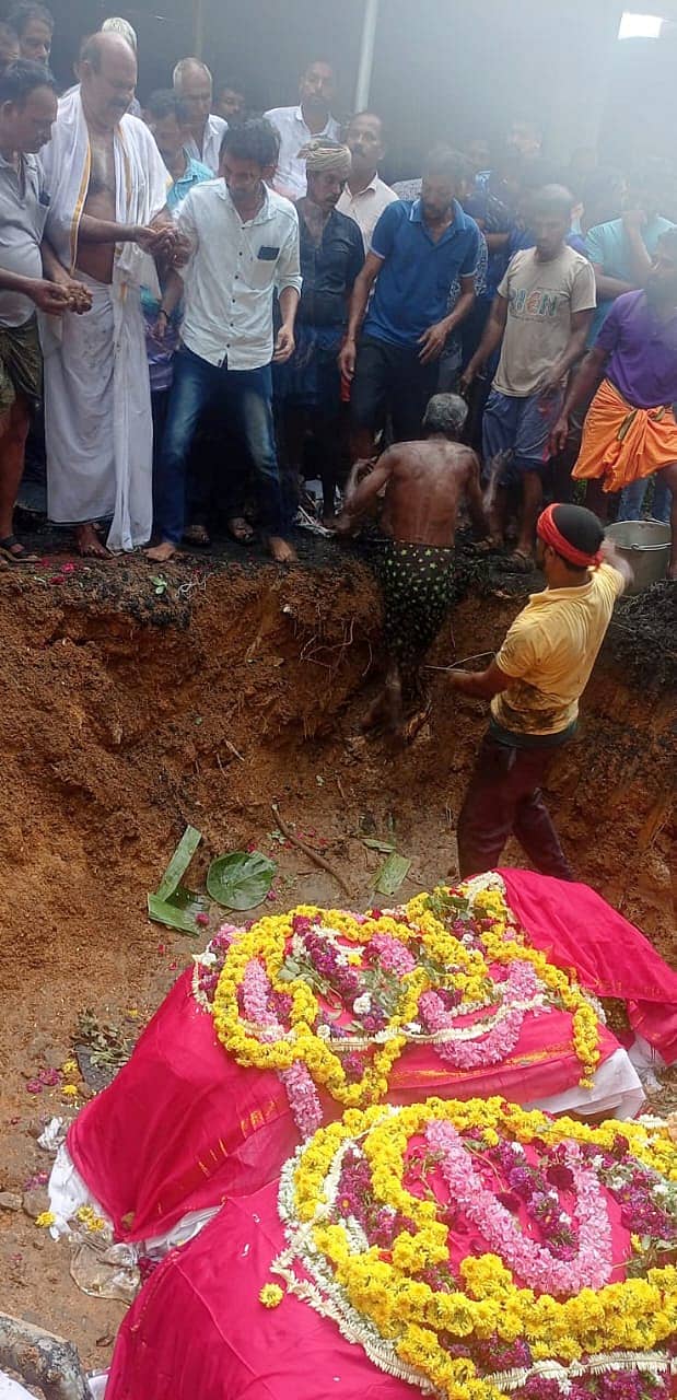 ಕಂಬಳದ ಕೋಣಗಳ ಅಂತ್ಯಕ್ರಿಯೆ ನೆರವೇರಿತು 
