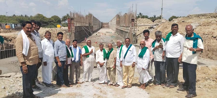 ಚಿತ್ರದುರ್ಗ ಜಿಲ್ಲಾ ಭದ್ರಾ ಮೇಲ್ಡಂಡೆ ಯೋಜನೆ ಹೋರಾಟ ಸಮಿತಿ ಪದಾಧಿಕಾರಿಗಳು ಭದ್ರಾ ಮೇಲ್ಡಂಡೆ ಯೋಜನೆಯ ಕಾಮಗಾರಿ ವೀಕ್ಷಿಸಿದರು 