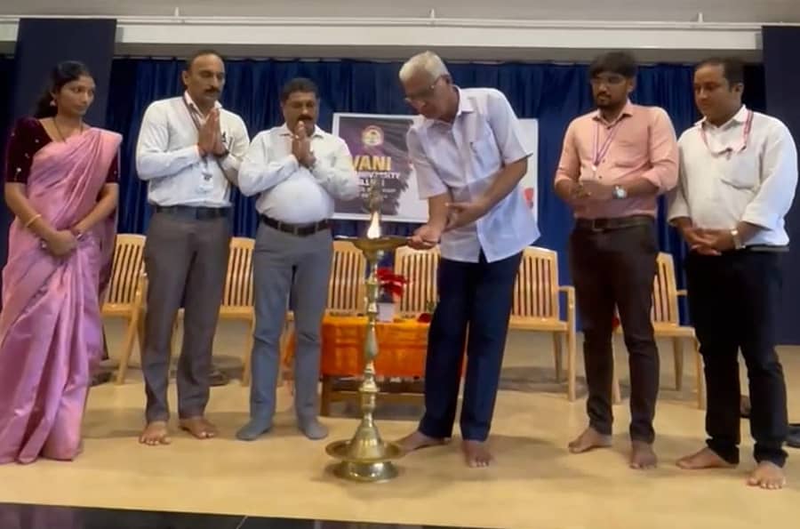 <div class="paragraphs"><p>ಬೆಳ್ತಂಗಡಿ ವಾಣಿ ಪದವಿ ಪೂರ್ವ ಕಾಲೇಜಿನಲ್ಲಿ ನಡೆದ ವಿದ್ಯಾ ಪ್ರವೇಶಂ ಕಾರ್ಯಕ್ರಮವನ್ನು ಸಂಸ್ಥೆಯ ಅಧ್ಯಕ್ಷ ಕುಶಾಲಪ್ಪ ಗೌಡ ಉದ್ಘಾಟಿಸಿದರು</p></div>