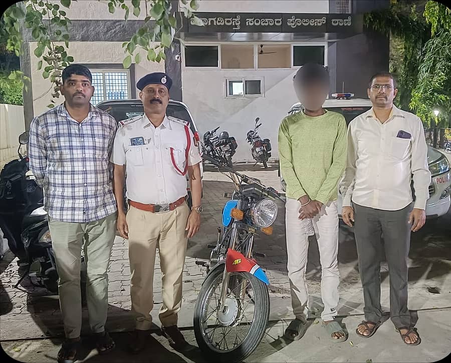 ವ್ಹೀಲಿ ನಡೆಸುತ್ತಿದ್ದ ಬೈಕ್‌ ಅನ್ನು ಮಾಗಡಿ ರಸ್ತೆ ಸಂಚಾರ ಪೊಲೀಸರು ಜಪ್ತಿ ಮಾಡಿಕೊಂಡಿದ್ದಾರೆ 