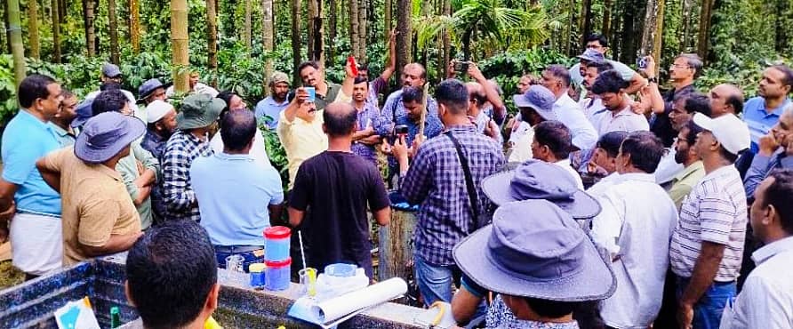 ಕೊಪ್ಪ ಸಮೀಪದ ಯಡಗೆರೆಯಲ್ಲಿ ಆಯೋಜಿಸಿದ್ದ ಕಾಫಿ, ಕಾಳುಮೆಣಸು, ಅಡಿಕೆ ಕುರಿತ ತರಬೇತಿ ಕಾರ್ಯಕ್ರಮದಲ್ಲಿ ಜಿಲ್ಲೆಯ ವಿವಿಧ ಭಾಗಗಳಿಂದ ರೈತರು ಭಾಗವಹಿಸಿದ್ದರು