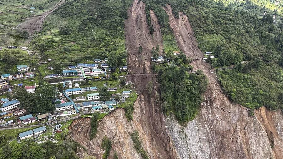 <div class="paragraphs"><p>ಸಿಕ್ಕಿಂನಲ್ಲಿ ಸೇನಾ ಶಿಬಿರದ ಬಳಿ ಸಂಭವಿಸಿದ ಭೂಕುಸಿತ</p></div>