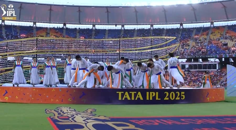 <div class="paragraphs"><p>ಕಲಾವಿದರಿಂದ ನೃತ್ಯ</p></div>