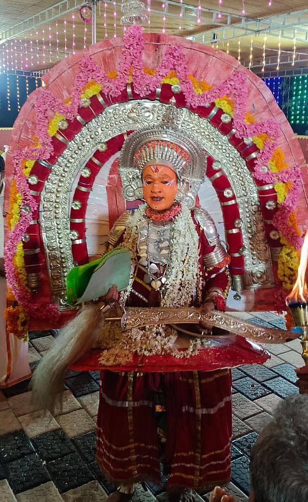 ಪುರುಷರಾಯ ಬೆಟ್ಟದಲ್ಲಿ ಹೊಸಳಿಗಮ್ಮ ದೈವದ ನೇಮೋತ್ಸವ ನಡೆಯಿತು