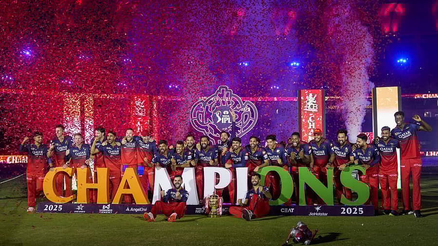 <div class="paragraphs"><p>ಐಪಿಎಲ್ 2025 ಚಾಂಪಿಯನ್ ಆರ್ಸಿಬಿ ತಂಡದ ಆಟಗಾರರು</p></div>